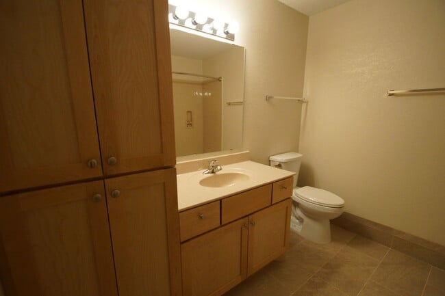 Building Photo - Modern First-Floor One Bedroom with In-Unit Laundry