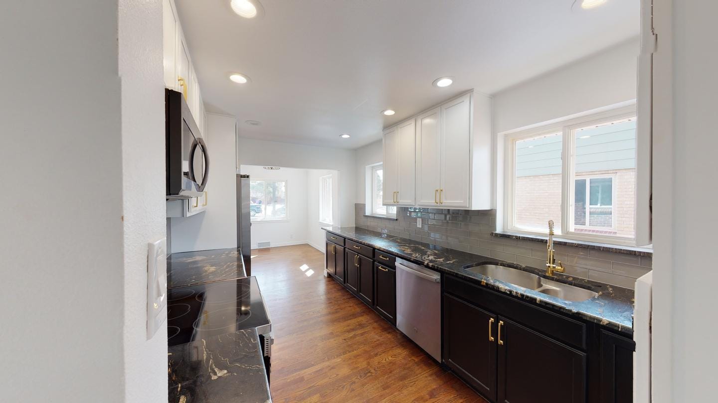 Building Photo - Classic brick Montclair home with covered ...
