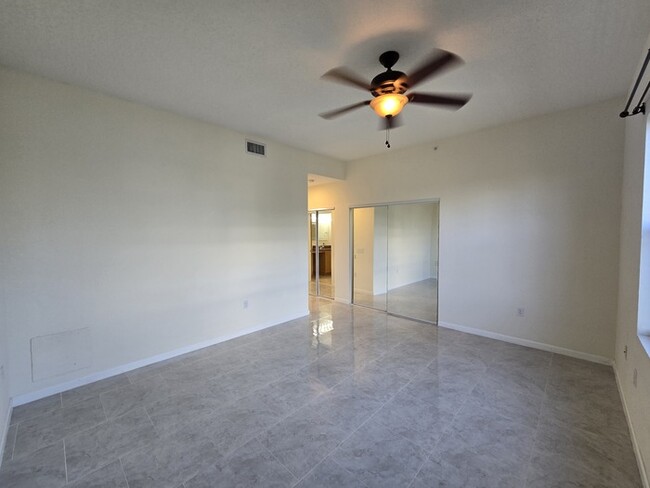 Building Photo - Beautiful 2 Bed 2 Bath Condo in West Palm ...