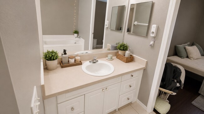 Building Photo - Beautiful 3 Bed, 2.5 Bath
