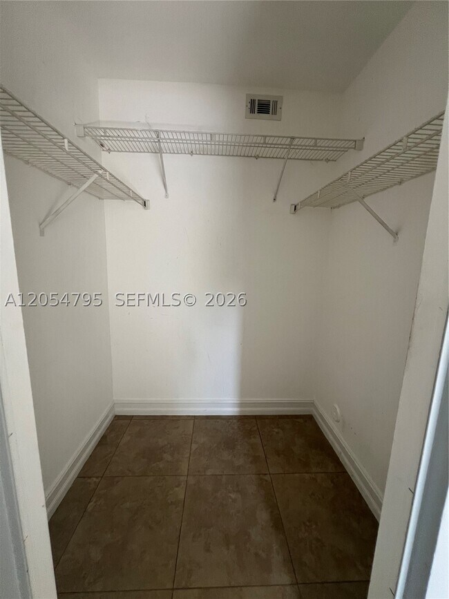 Building Photo - 5801 Riverside Dr