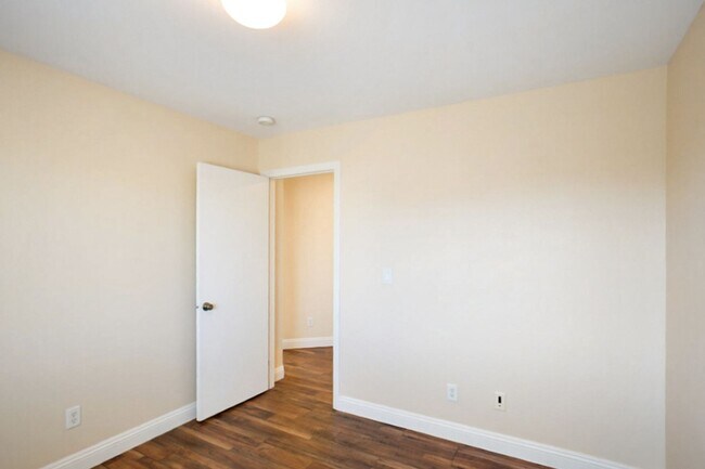 Building Photo - 3 Bed and Loft Summerlin Beauty