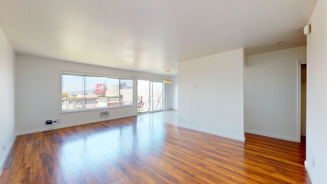 Building Photo - 2642 Greenwich St