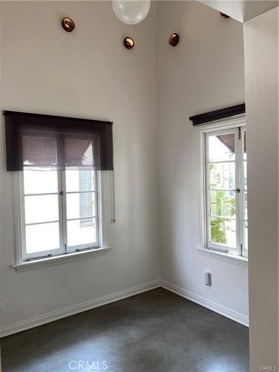 Building Photo - 1138 S Stanley Ave