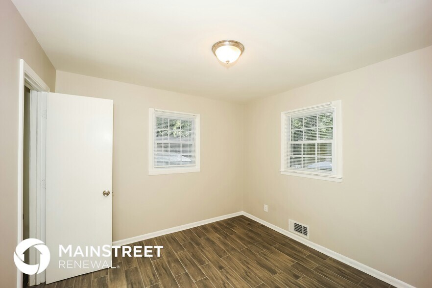 Building Photo - 6067 Park Dr