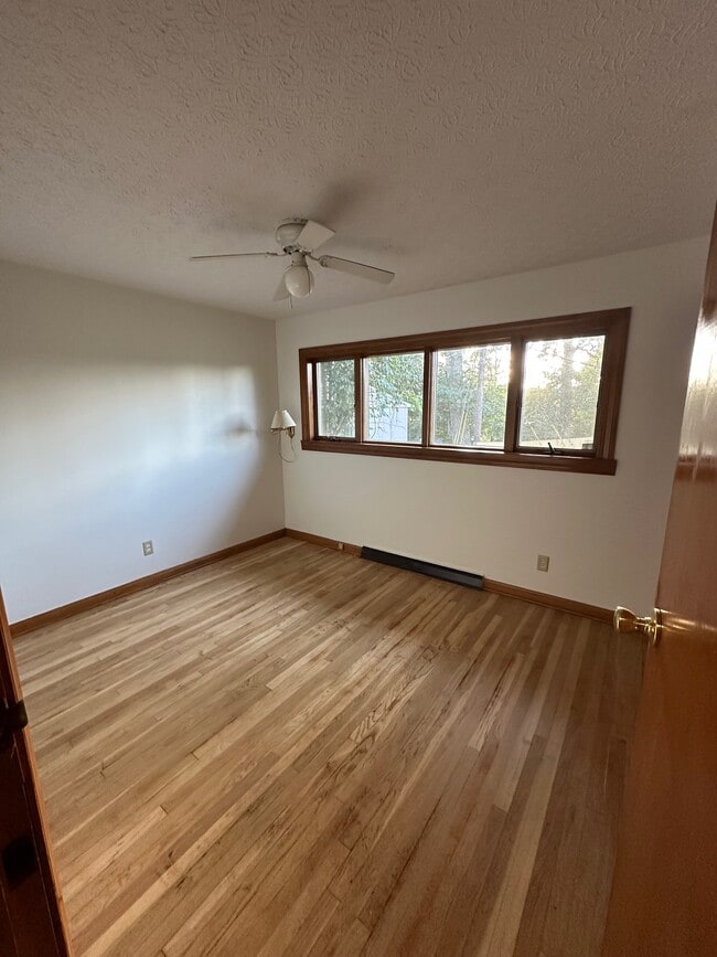 Building Photo - 3637 Sunset Dr