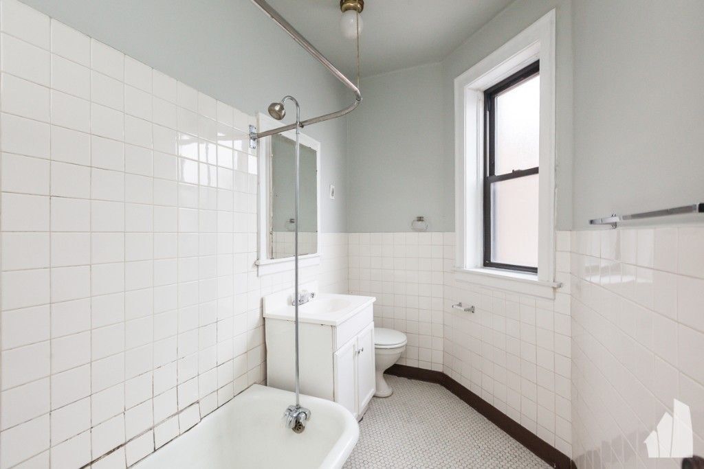 Building Photo - 1444 W Byron St