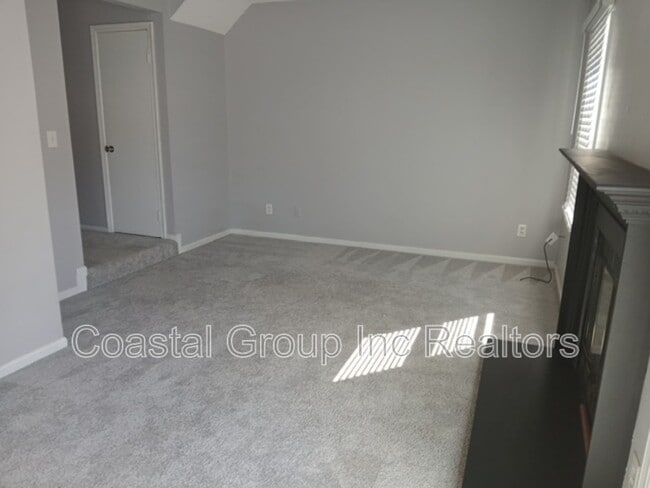 Building Photo - 2449 Reagan Ave