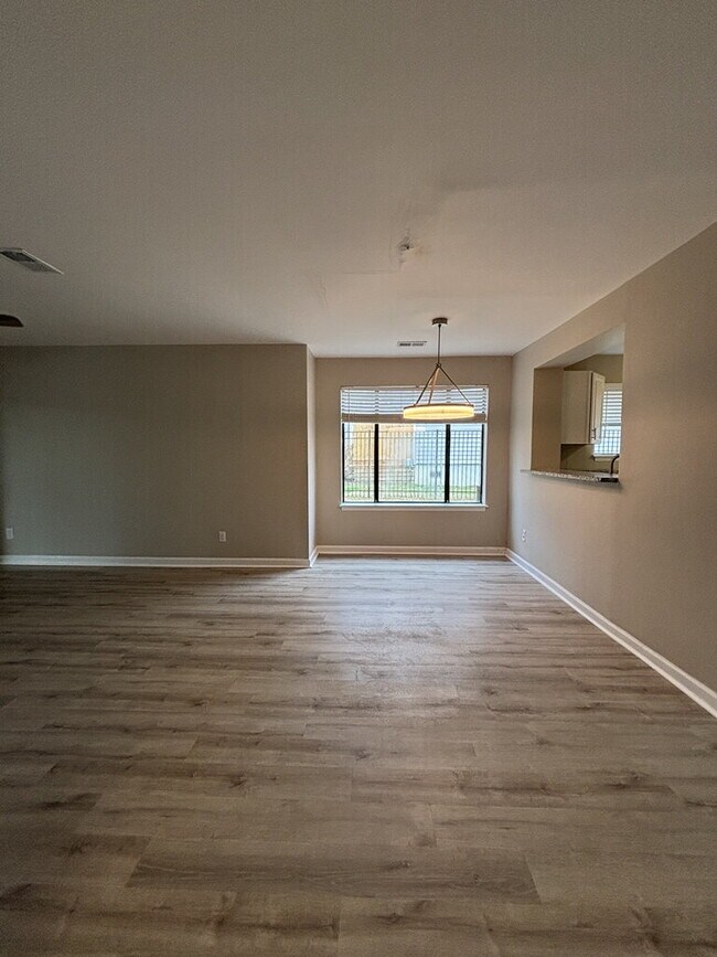 Building Photo - 8483 Yadkin Cir