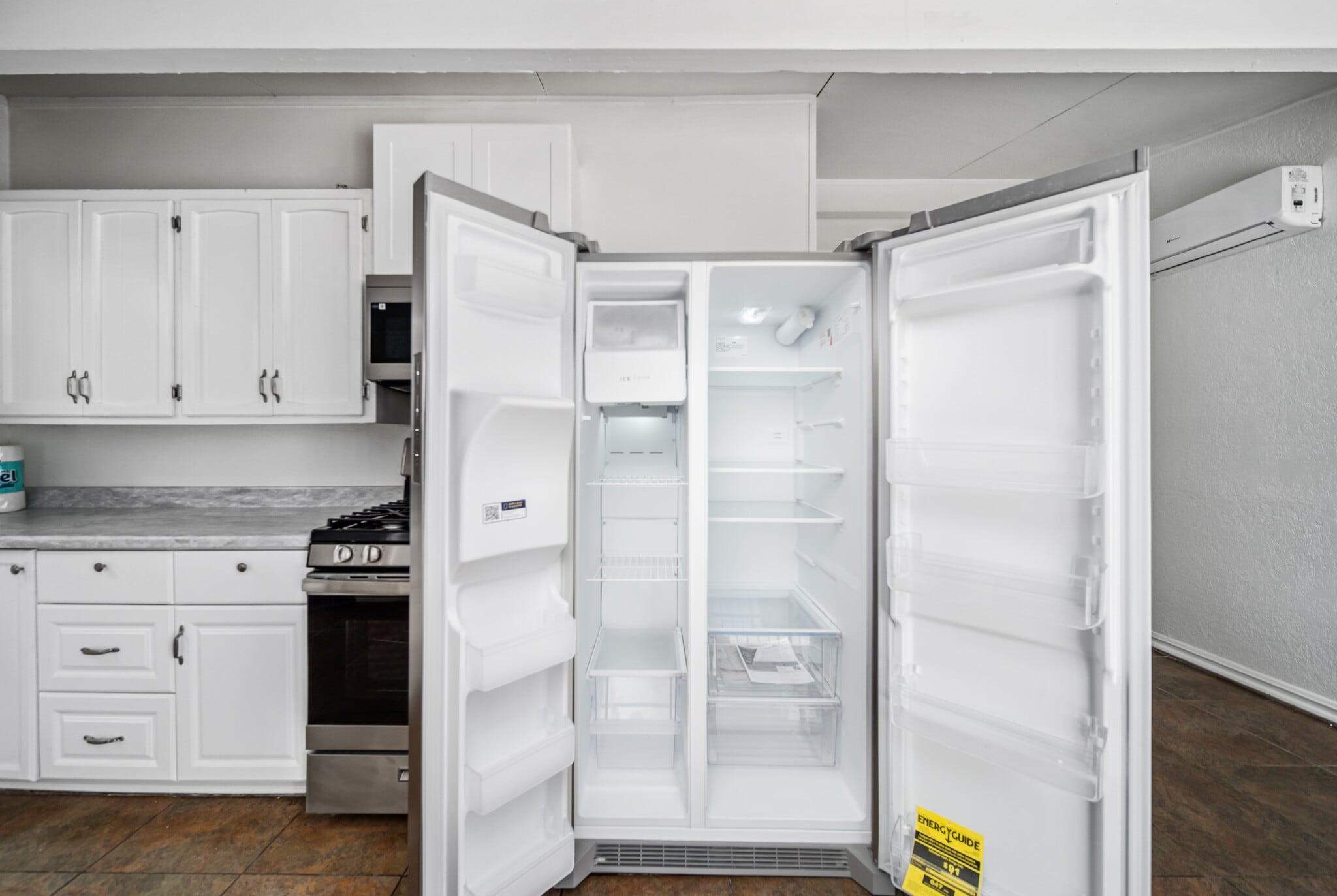 Rooms for Rent-Common Area - 45426 10th St W