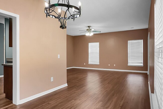 Building Photo - Lovely home in Summerville SC