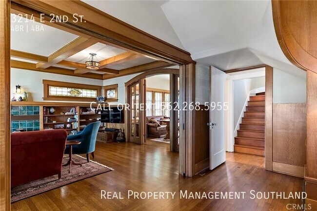 Building Photo - 4 BEDROOM 3 1/2 BATH ESTATE SITUATED IN PR...