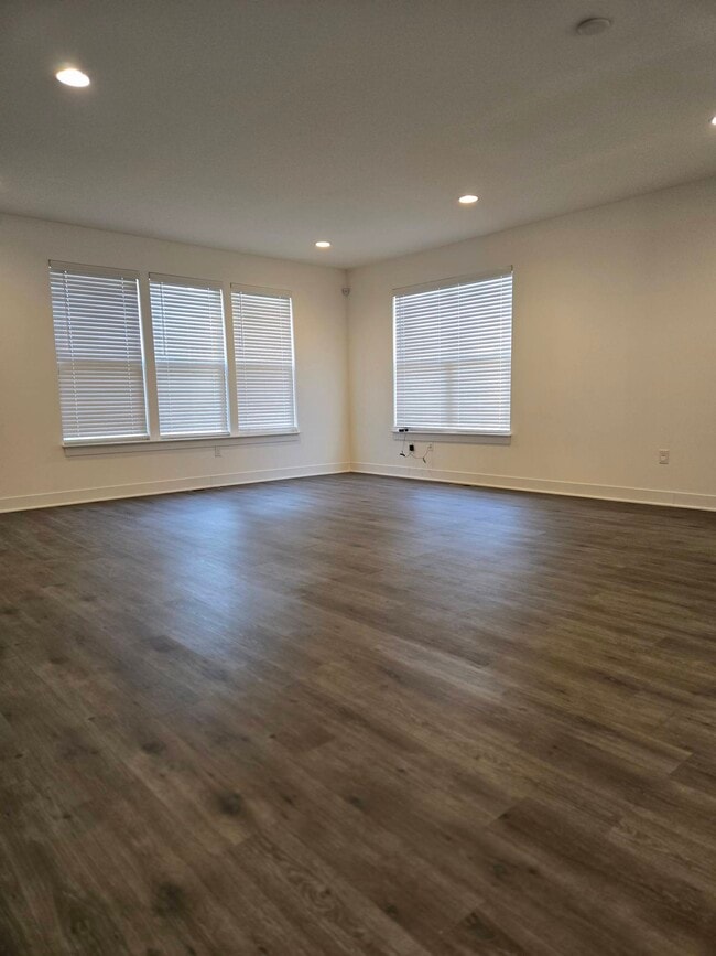 Building Photo - 1876 McQuat Pl