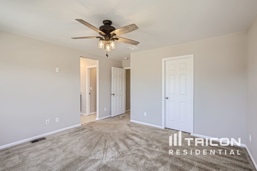 Building Photo - 1813 Paley Dr