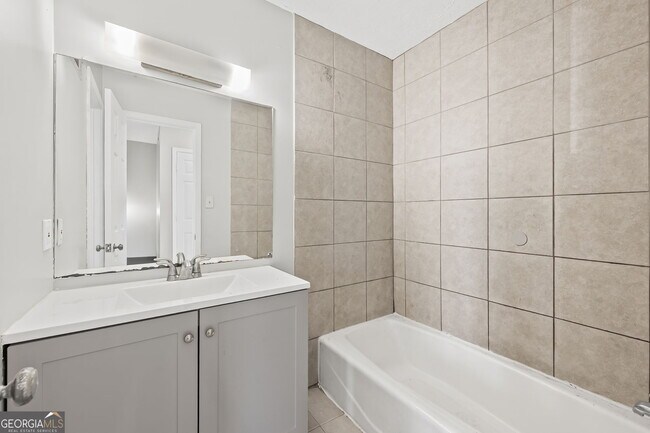 Building Photo - 2127 Golfview Dr SE