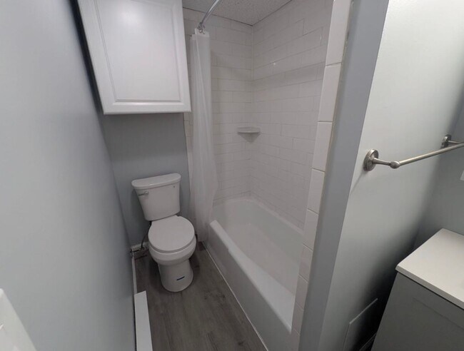 Building Photo - Renovated 1-Bedroom Apartment in Troy – Pe...