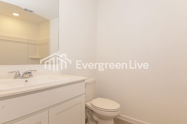 Building Photo - 1030 Raintree Rd