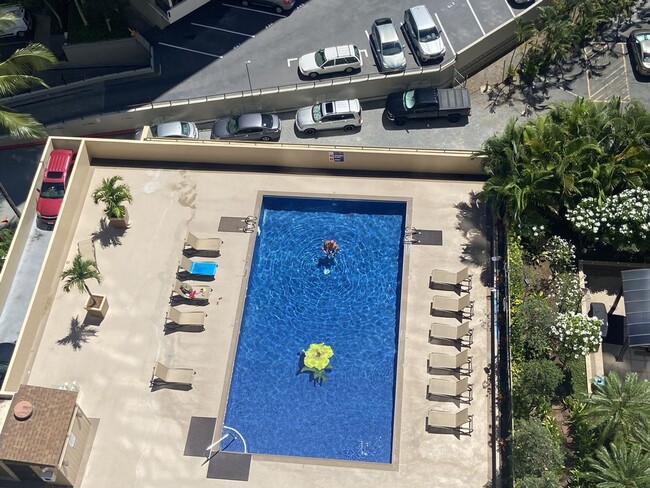 Building Photo - 1 bedroom in Chateau Waikiki