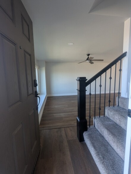 Building Photo - 1301 Iguana Cir