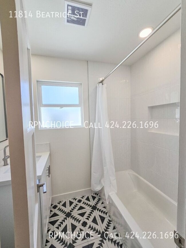 Building Photo - 11814 Beatrice St