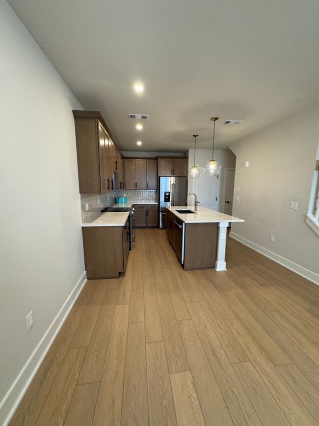 Building Photo - Stylish West Nashville 3 bed 2.5 bath - Pet Friendly