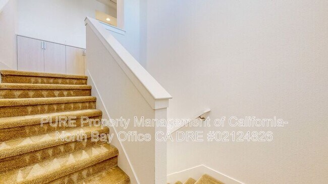 Building Photo - 221 Gambrel Cir