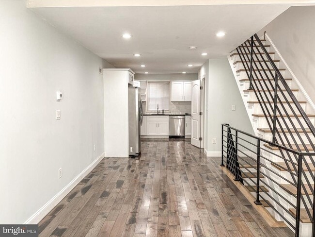 Building Photo - 1135 S Mole St