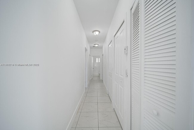 Building Photo - $3,000MONTHLY;14750 NE 7TH AVE #1475 MIAMI...