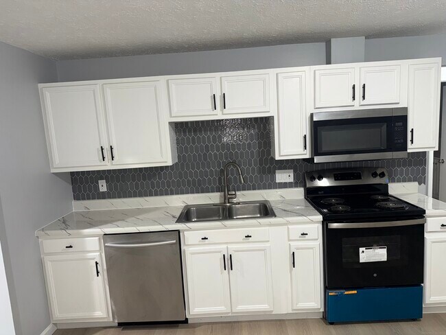 Building Photo - 641 Middletown Ave