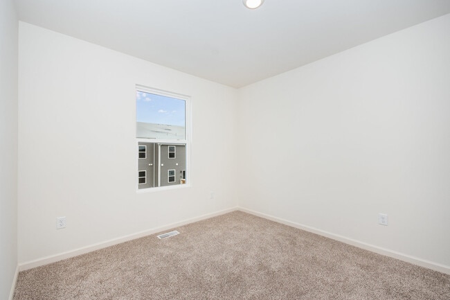 Building Photo - 1455 Yosemite Way