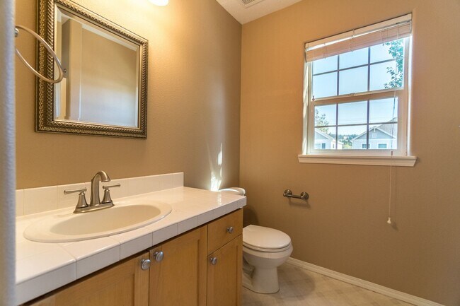 Building Photo - Beautiful Bethany 3 Bedroom Near Parks & Schools!