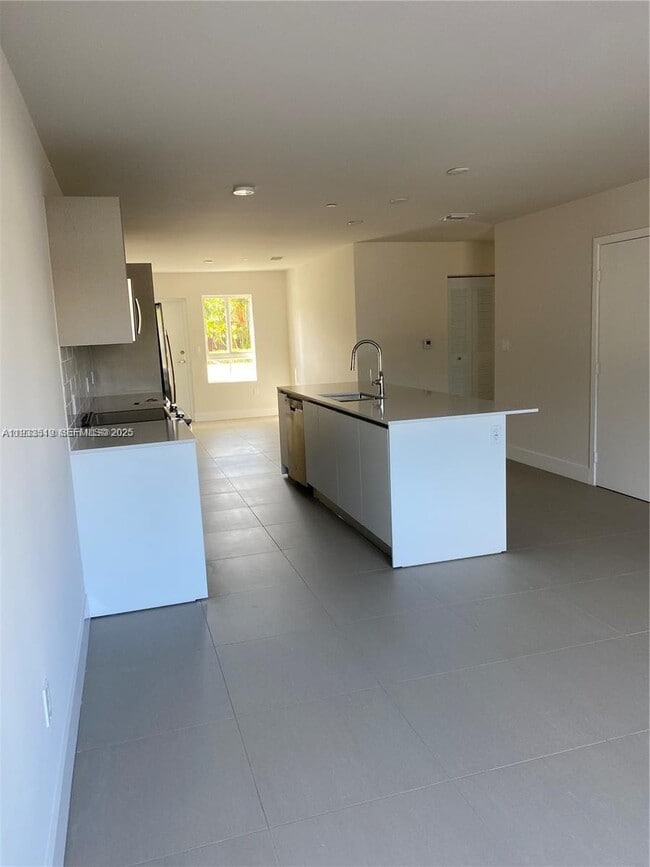 Building Photo - 2535 NE 193rd St