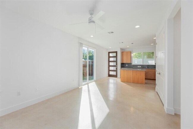 Building Photo - 1114 Walton Ln