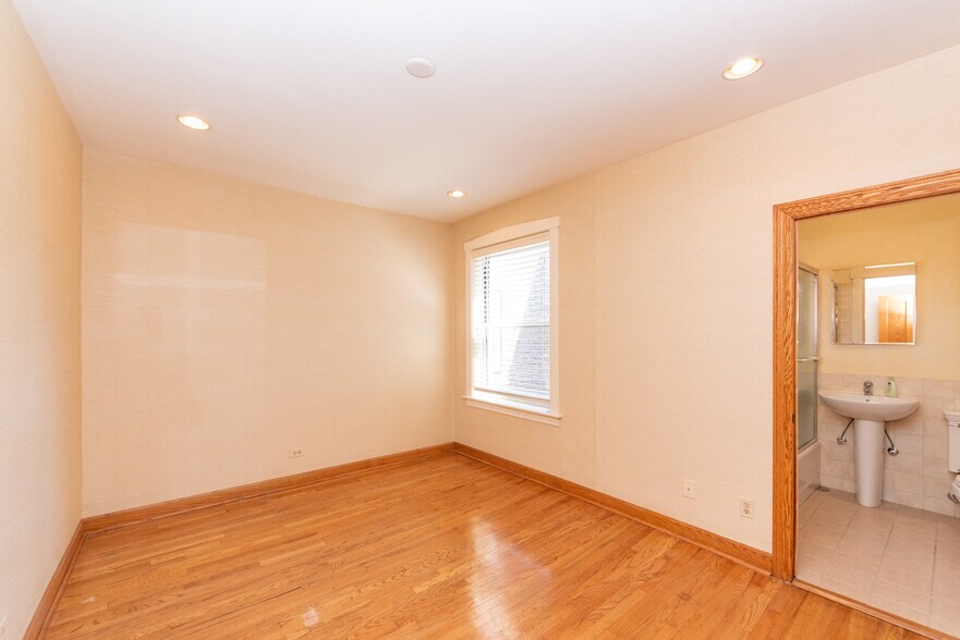 Building Photo - 3415 N Elaine Pl