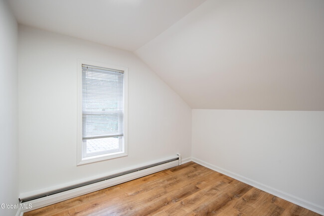 Building Photo - 37 Undine St