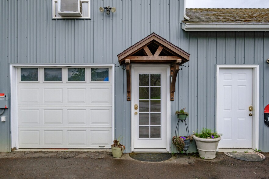 Building Photo - 33010 Fircreek Ln