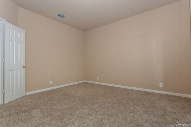 Building Photo - Spacious Stone Oak Beauty