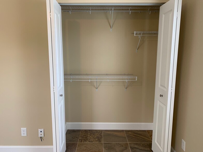 Building Photo - 926 NW Spruce Ridge Dr