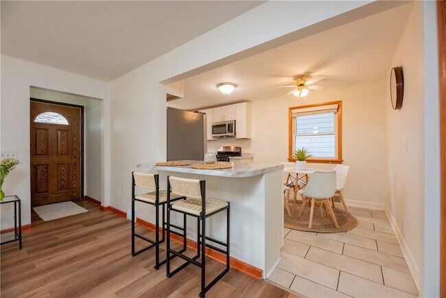 Building Photo - 416 W Spruce St