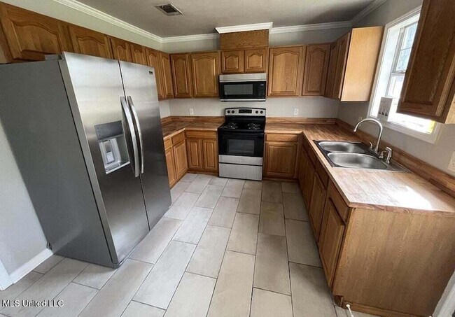 Building Photo - 214 Carter St