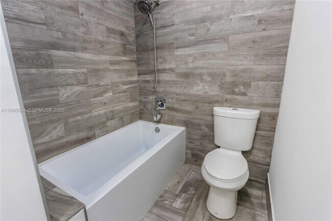 Building Photo - 1110 S 14th Ave