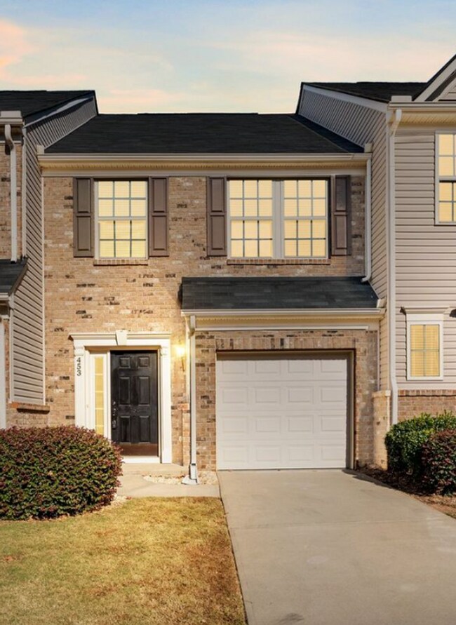 Building Photo - Beautiful 3 BR, 2.5 BA Townhome Easy Access to I-85 & I-385