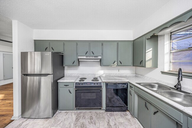 Building Photo - 911 SW 35th St