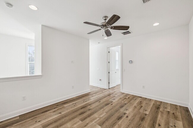 Building Photo - 250 Windrow Way