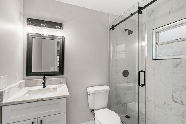 Building Photo - Home For Rent in St Petersburg!