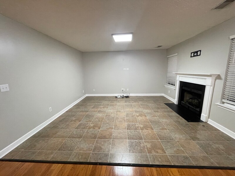 Building Photo - 7005 Timber Oak Dr