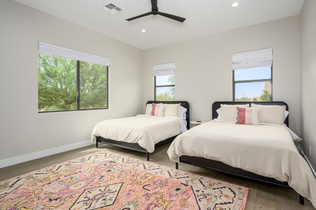 Building Photo - 8742 E Woodley Way