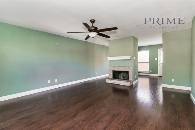 Building Photo - 8938 N Plaza