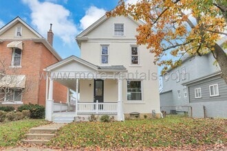 Building Photo - Stunning and move-in ready 3 bdr house
