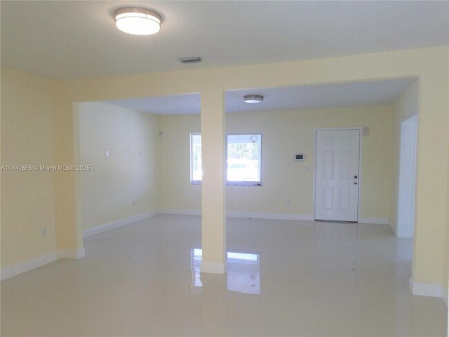 Building Photo - 801 NW 30th Pl